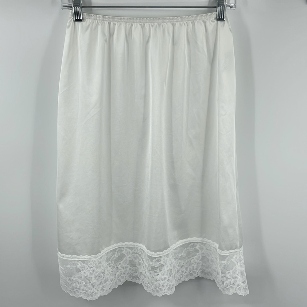 Vassarette white floral lace trim skirt half slip skirt Size 24” Medium